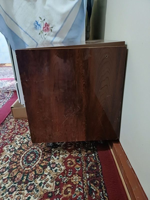 Тумбочка 50 000 сум Тумбочка 50 000 сум
