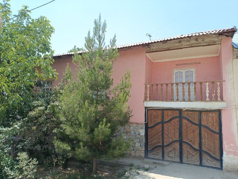 Hovli sotiladi 6 sotix kvartra moshin barter bor