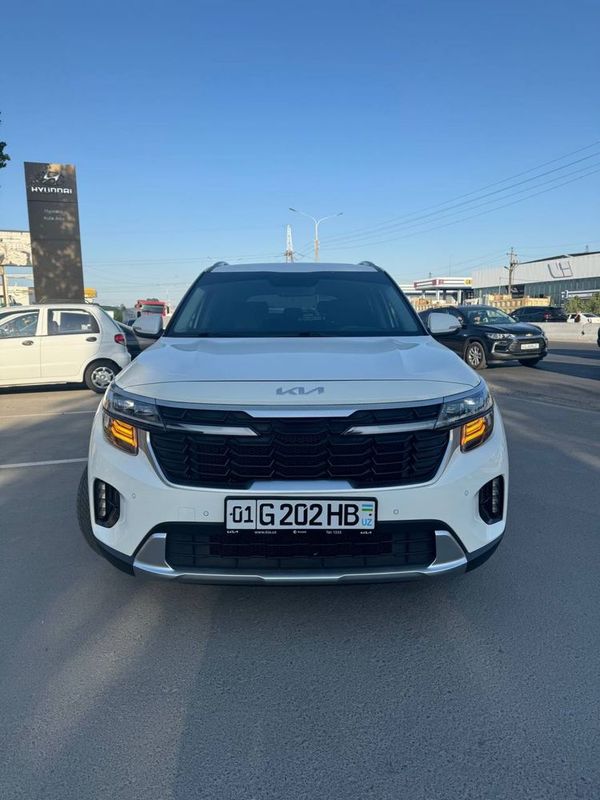 Kia Seltos 2 литр 2023 фулл позиция Kia Seltos 2 литр 2023 фулл позиция