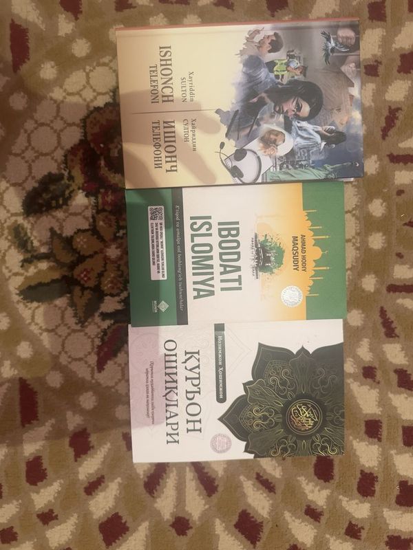 Kitoblar sotiladi! Kitoblar sotiladi!