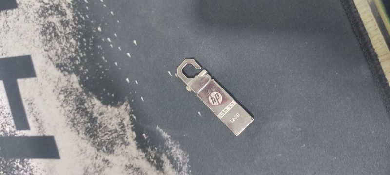 Fleshka usb yengi 32 gb Fleshka usb yengi 32 gb