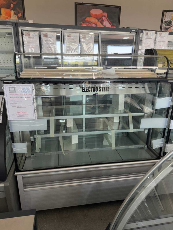Muzlatkich vitrinası magazinga