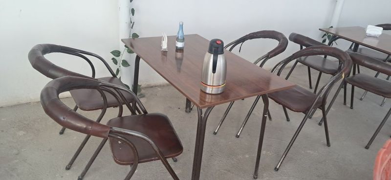 Kafe uchun stol stul