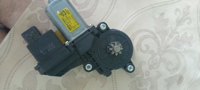 Стеклоподёмник Нехиа 3 автомат Стеклоподёмник Нехиа 3 автомат