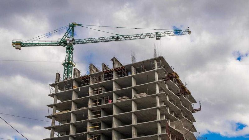 Катта ҳажмдаги монолит, бетон ва таъмирлаш ишларини қиламиз.