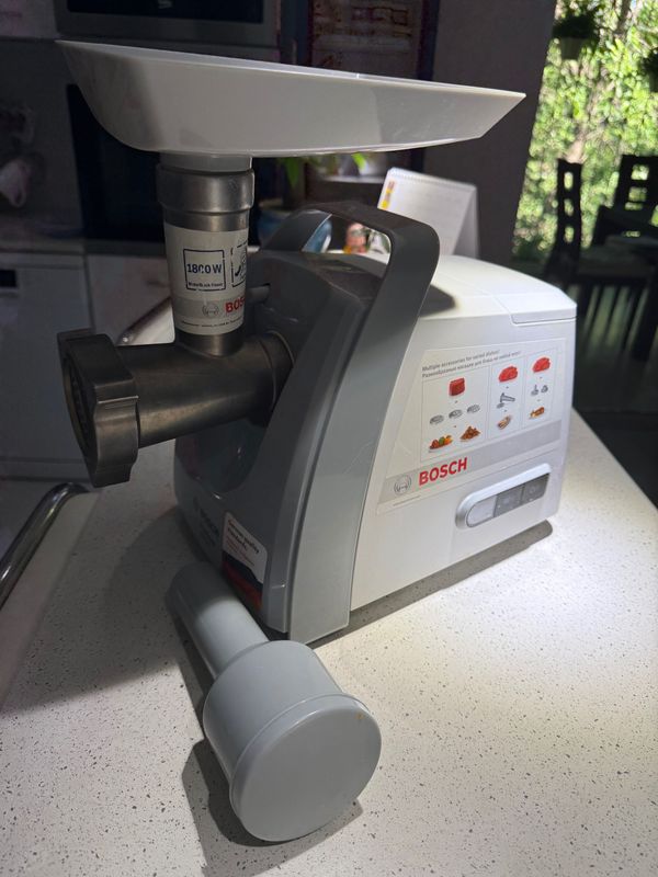 Мясорубка BOSCH MFW66020/01 в отличном состоянии. (Б/у) 1800W Мясорубка BOSCH MFW66020/01 в отличном состоянии. (Б/у) 1800W
