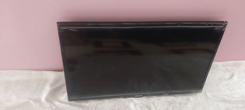 32 lik Samsung Manitor sotiladi 32 lik Samsung Manitor sotiladi