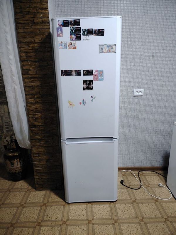 Холодильник Indesit
