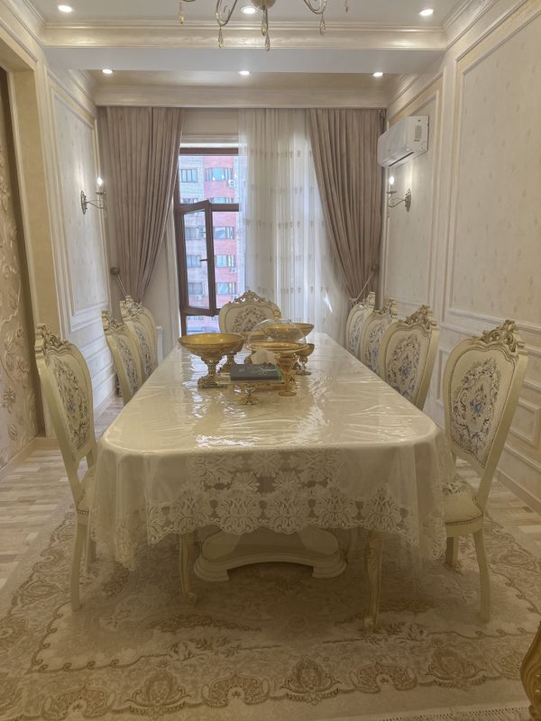 Стол и 10 стульев Стол и 10 стульев