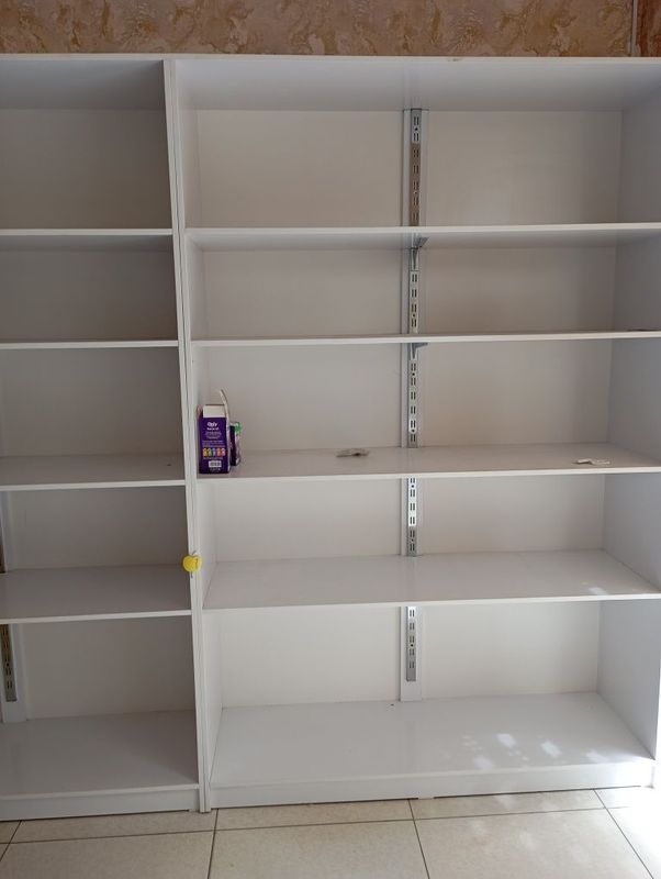 Do'kon mebel sotiladi Do'kon mebel sotiladi
