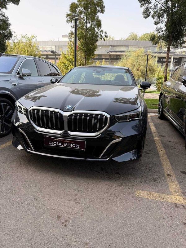 1 год гарантия BMW i5 40L (2025)