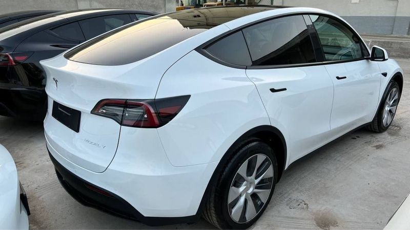 Tesla model Y в продаже