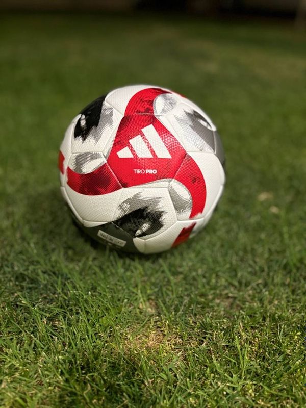 Продаю оригинал футболный adidas мяч 2025 PFL Продаю оригинал футболный adidas мяч 2025 PFL