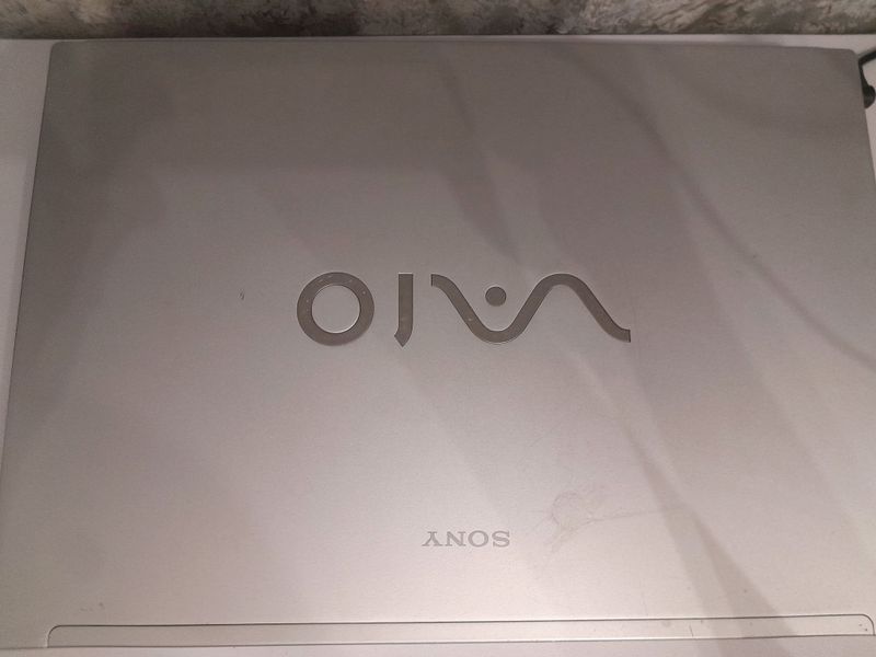 sony ноутбук в комплекте зарядка отлично работает. sony ноутбук в комплекте зарядка отлично работает.