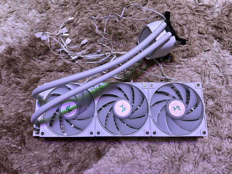 Deepcool LE720 White (Водяное охлаждение) Deepcool LE720 White (Водяное охлаждение)