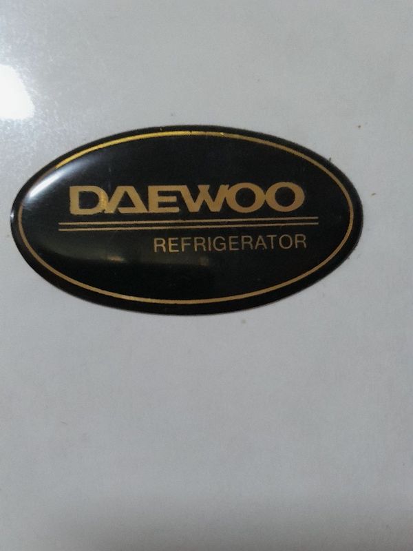 Продаю рабочий холодильник DAEWOO Продаю рабочий холодильник DAEWOO