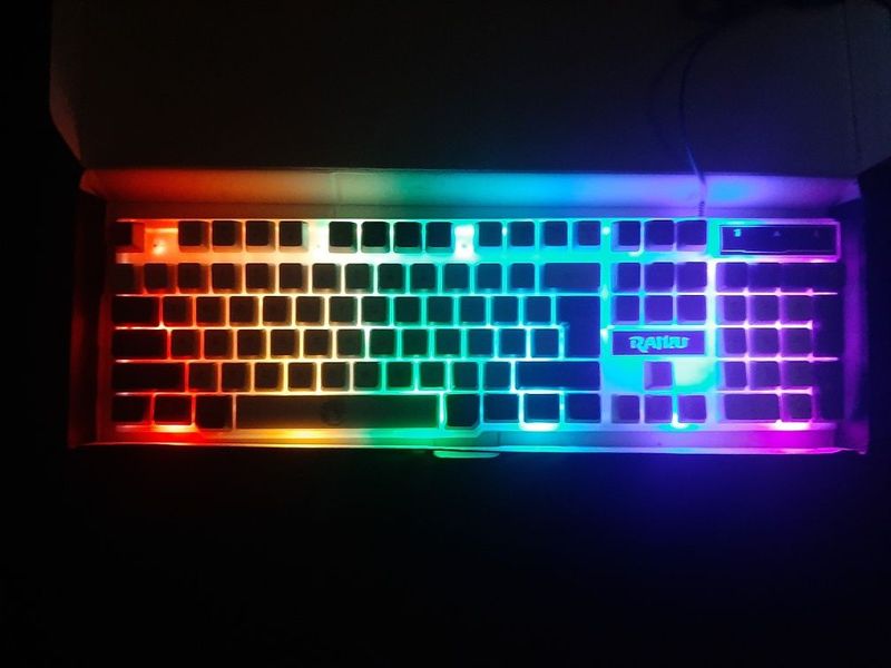 Игровая клавиатура с подцветкой Игровая клавиатура с подцветкой