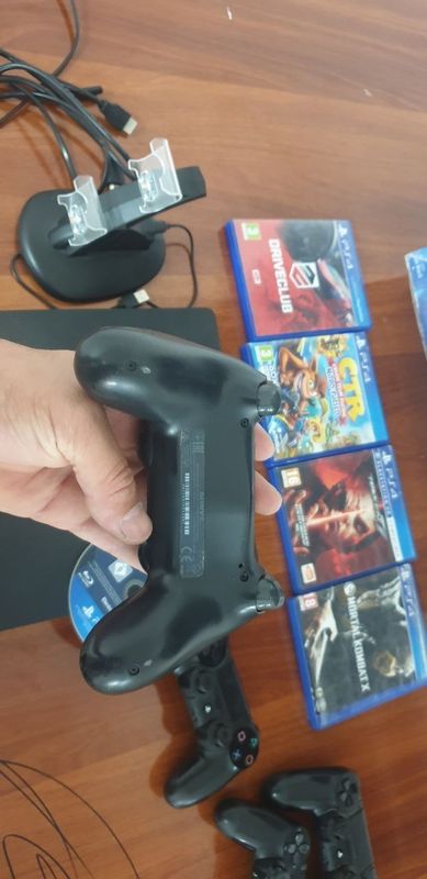 Playstation 4 отличный состояние