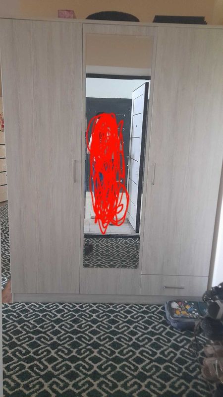 Shkaf, holati yangi. 2 oy buldi yasatilganiga Shkaf, holati yangi. 2 oy buldi yasatilganiga