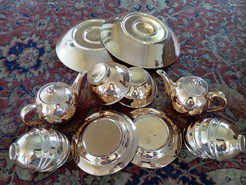 Chinni buyumlari; (choynak, tarelka, piyolalar)