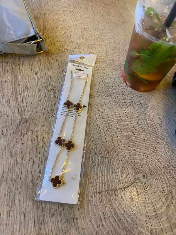 Ayollar uchun bijuteriya Ayollar uchun bijuteriya