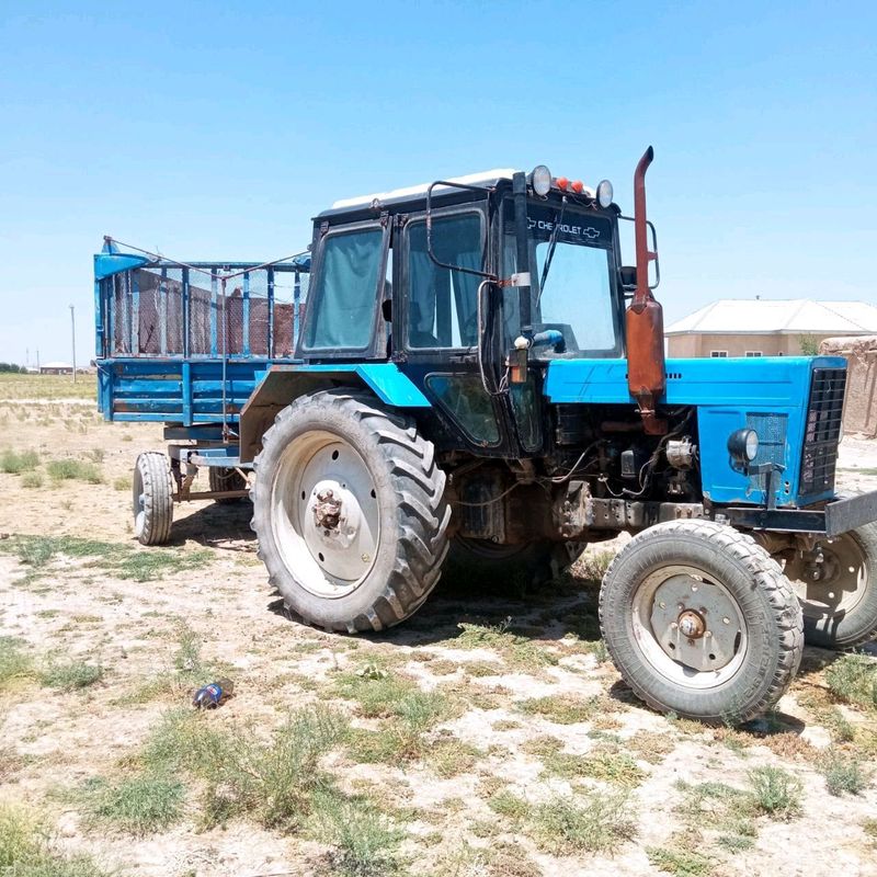 Traktor sotiladi 160 000 000 kami yuq yili 1989