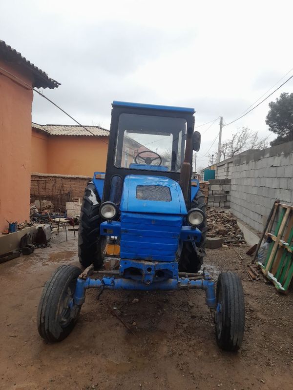 Traktor T28 yaxshi yurib turibdi