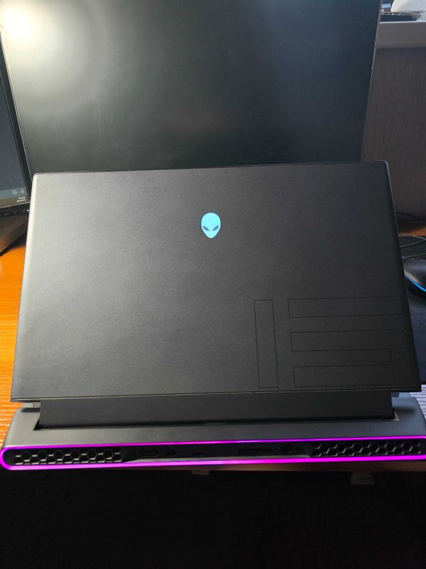 Игровой ноутбук Dell Alienware M15 R4 (i7 10870H, RTX3060, 16GB DDR4) Игровой ноутбук Dell Alienware M15 R4 (i7 10870H, RTX3060, 16GB DDR4)