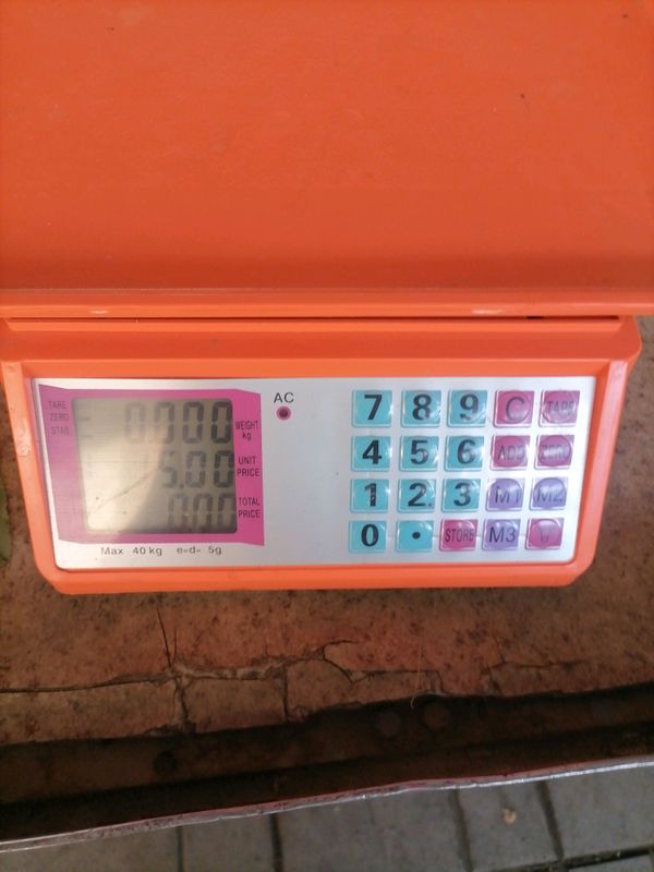 bozor Tarozi 40kg yangi zaryati 1 haftaga etadi bozor Tarozi 40kg yangi zaryati 1 haftaga etadi