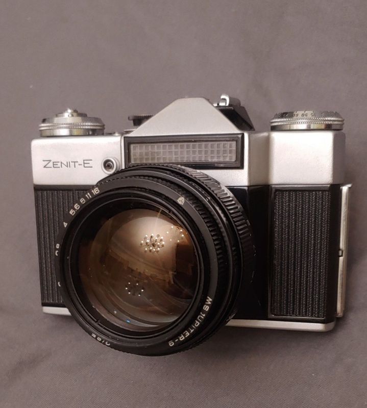Зенит Е с Юпитер 9 МС 85 mm f/2.0 Зенит Е с Юпитер 9 МС 85 mm f/2.0