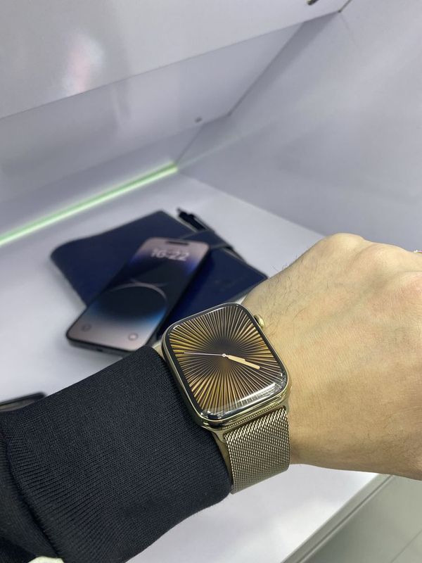 Apple Watch Series 7 45mm Milanese Gold