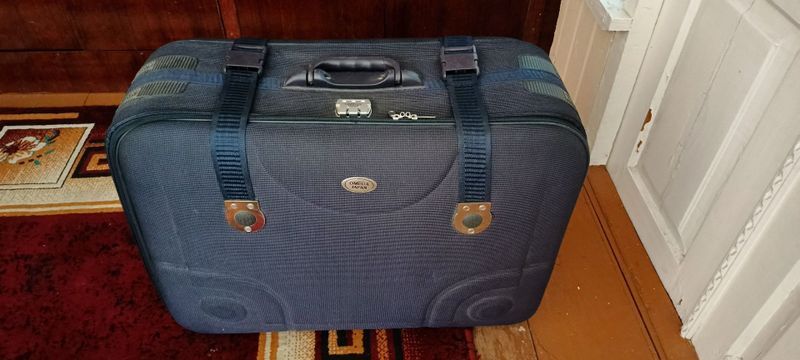 Чемодан большой совсем новый Чемодан большой совсем новый