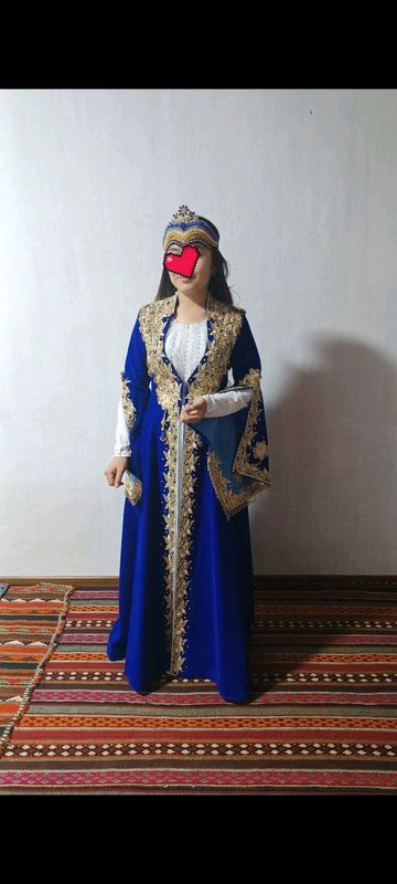 Ansanbl ko'ylaklar sotiladi. Holati a'lo. Ansanbl ko'ylaklar sotiladi. Holati a'lo.