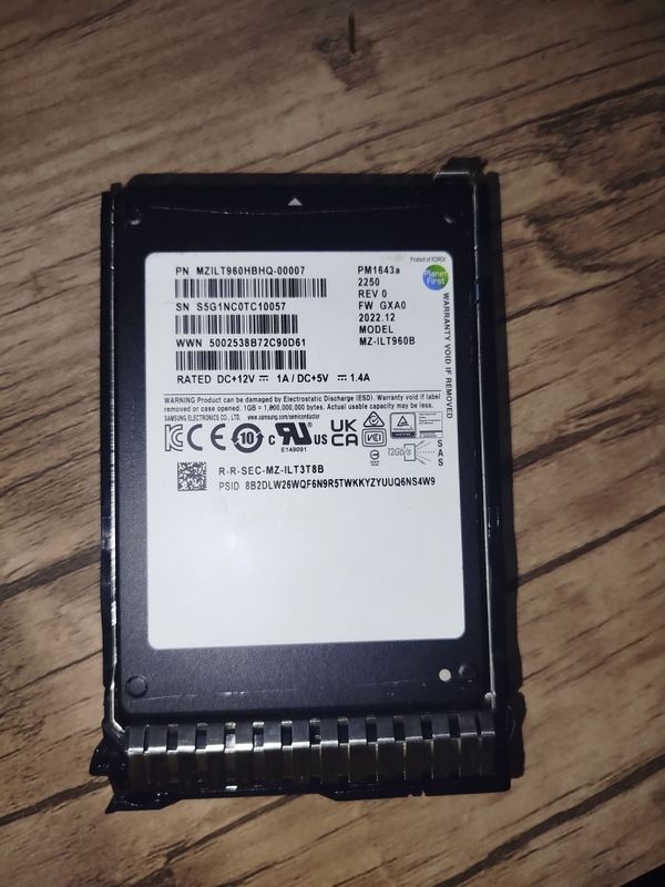 Serverni sas ssd PM1643a MZ-ILT960B SSD 960 GB SAS 12Gb/s