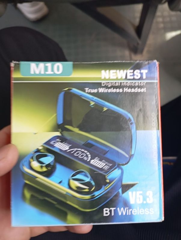 M10 Airpods sotiladi yaxshi xolatda M10 Airpods sotiladi yaxshi xolatda