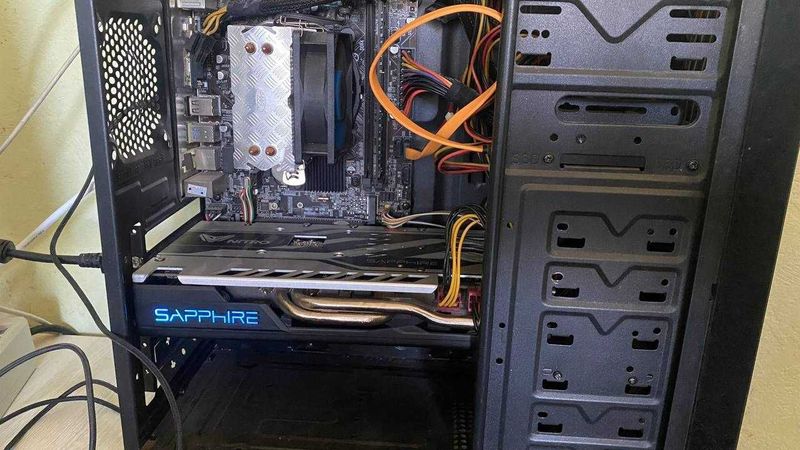 Бюджетный игровой пк кейс H310 I3 9100F RX 570 4Gb NITRO 16GB SSD