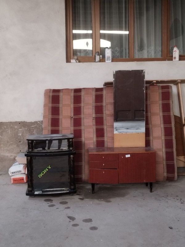 Eski mebellar tekinga beriladi Eski mebellar tekinga beriladi