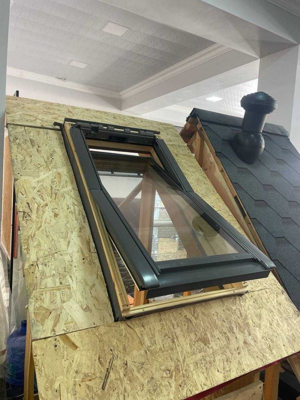 Мансардное окно VELUX и телескопический стержень, макс. длина 180 см Мансардное окно VELUX и телескопический стержень, макс. длина 180 см
