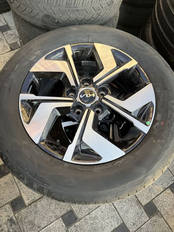 Kia sonet full diska baloni arginal yengi xolatda obmen bor Kia sonet full diska baloni arginal yengi xolatda obmen bor