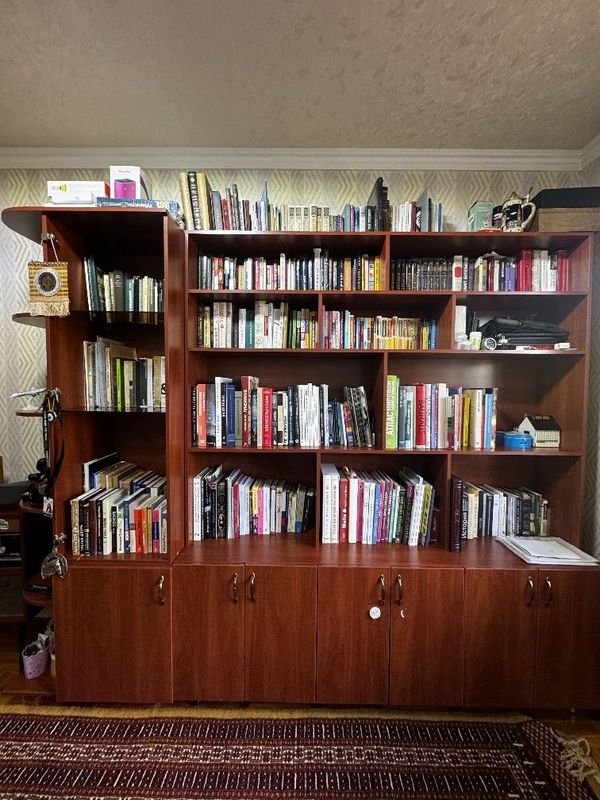 Продаётся книжный шкаф в отличном состоянии Продаётся книжный шкаф в отличном состоянии