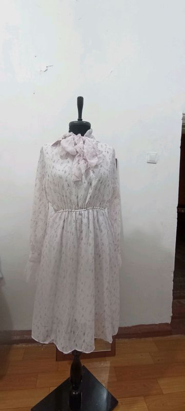 yangi. kiyilmagan etiketkasi ham bor