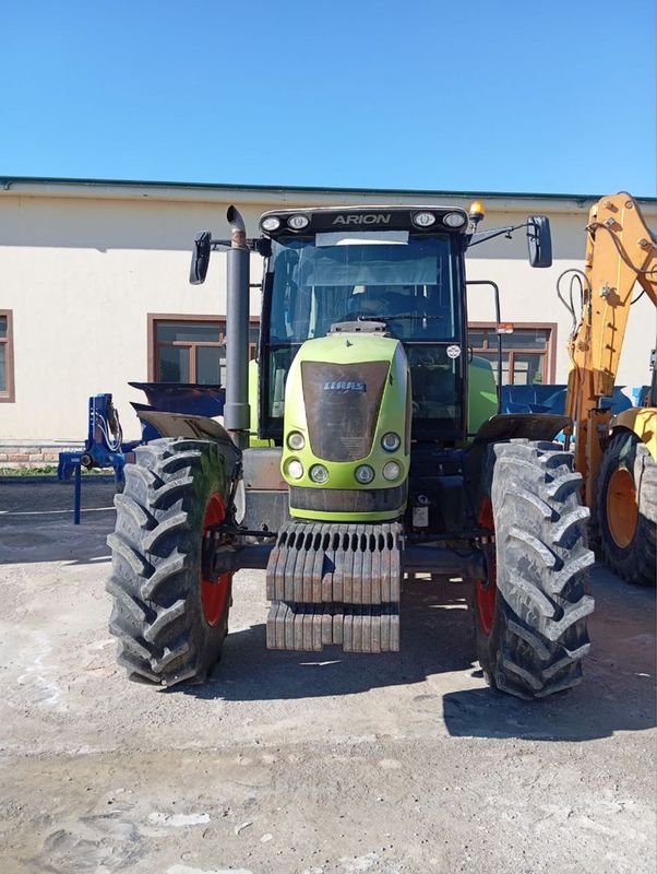 CLAAS ARION 630 трактор