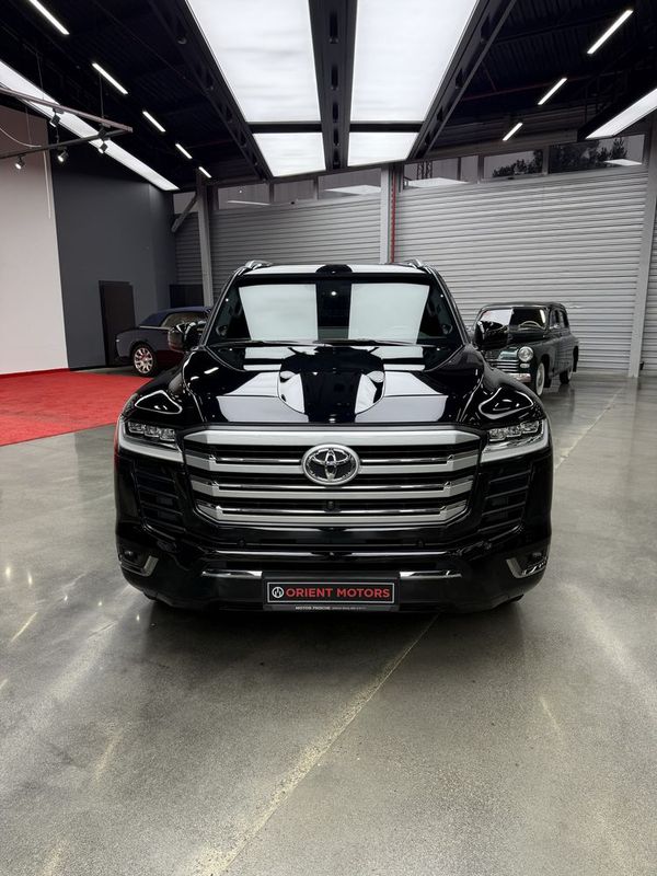 Toyota Land Cruiser 300 3.5 V6 70TH ANNIVERSARY Toyota Land Cruiser 300 3.5 V6 70TH ANNIVERSARY