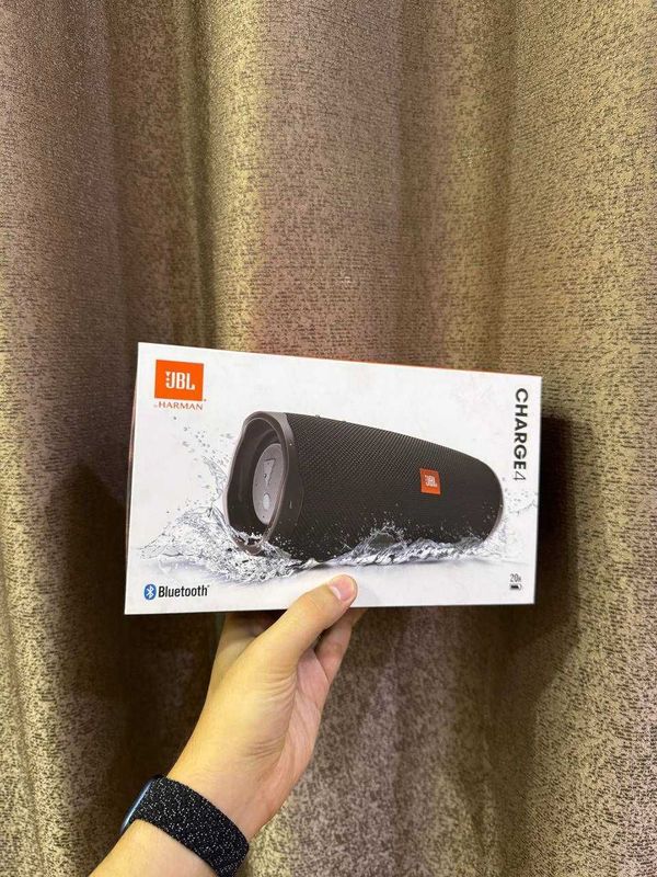 JBL Charge 4 в идеальном состоянии JBL Charge 4 в идеальном состоянии