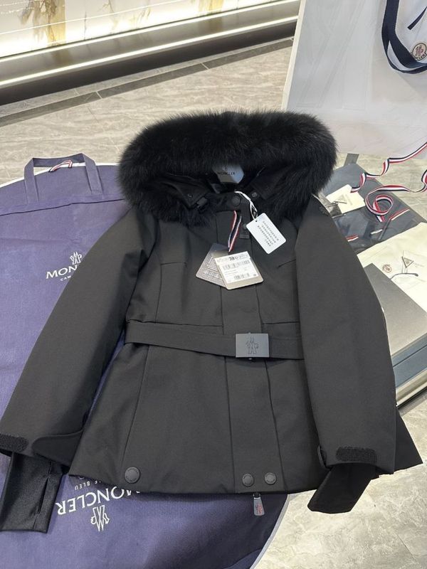 Куртка от Moncler