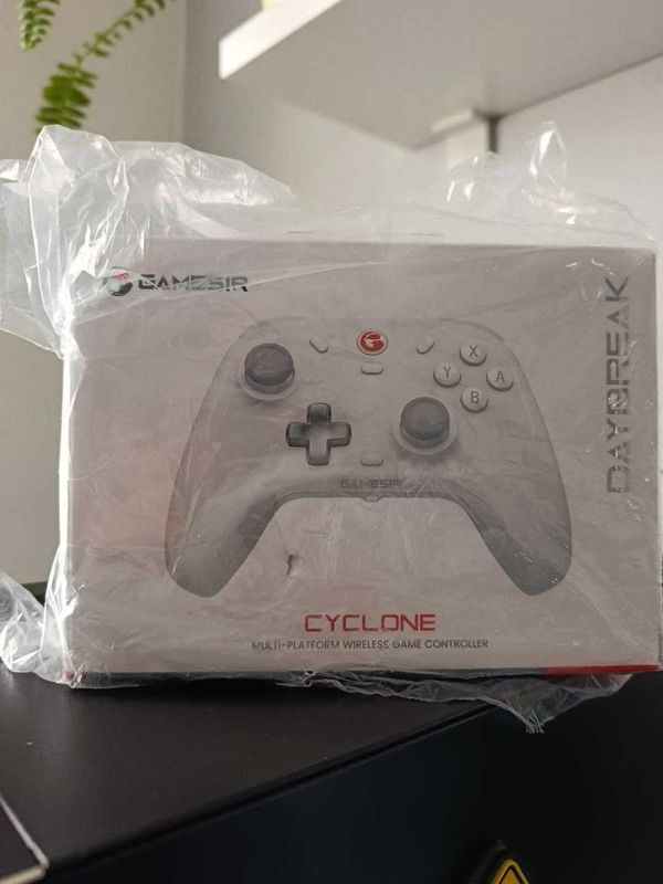 Продаётся новый беспроводной геймпад Gamesir T4 cyclone.