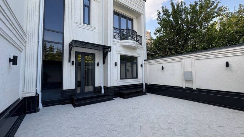Продаётся Евродом на Циалковской 2 сотки 5 комнат Продаётся Евродом на Циалковской 2 сотки 5 комнат
