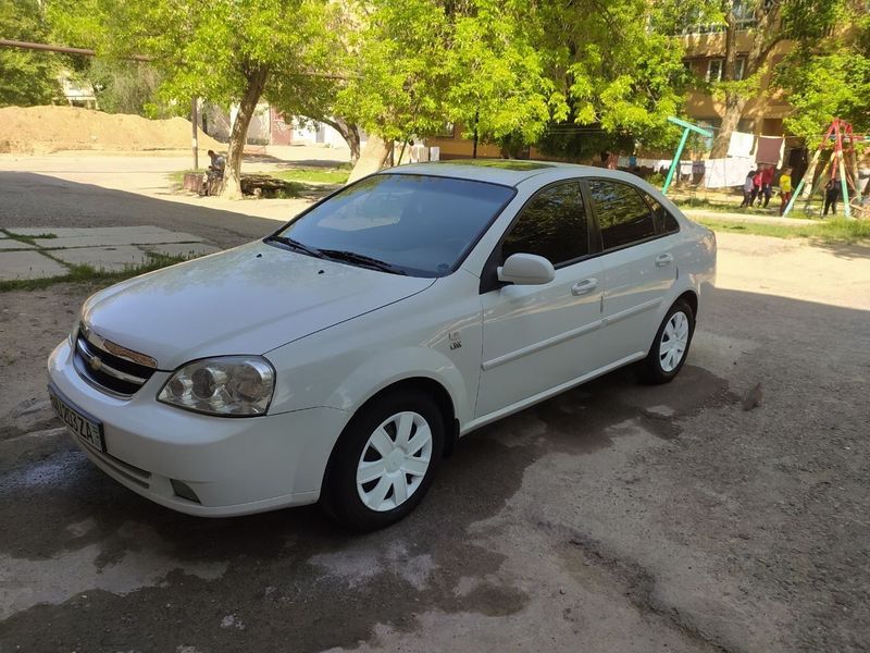 Lacetti Chevrolet sotiladi. 2010 1.8 avtamat.