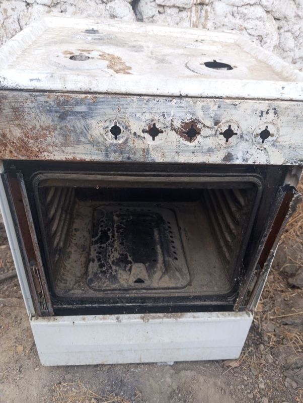 Gas plita artel sotiladi Gas plita artel sotiladi