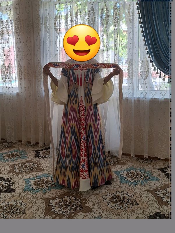 Milliy Popop guli tikilgan kelin koylak sharfi bn Milliy Popop guli tikilgan kelin koylak sharfi bn